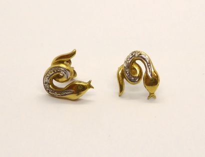 PAIR OF EARRINGS in 18K yellow gold (750/°°)...