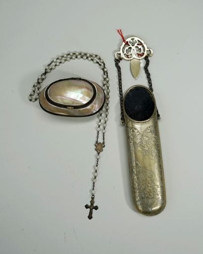 SET composed of an egg-shaped rosary box...