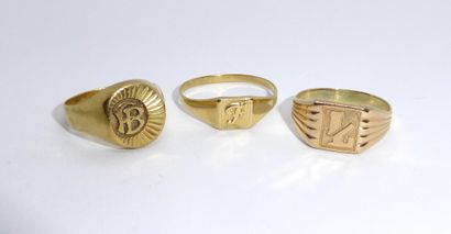 LOT of 3 HORSE RINGS in 18K (750/°°) yellow...