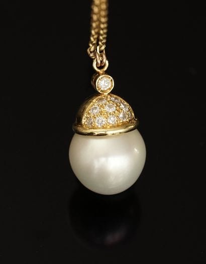 18k (750/°°) yellow gold PENDANT and CHAIN...