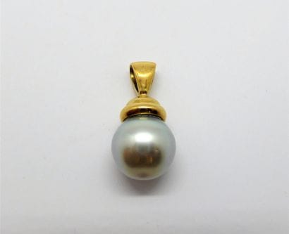 18K (750/°°) yellow gold pendant set with...