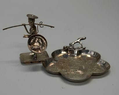 Set in silver min 800/°° composed of a small...