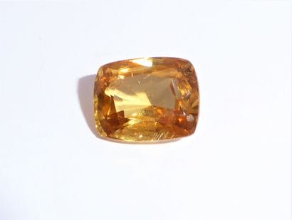 SAPHIR jaune sur papier, taille à l'antique,...