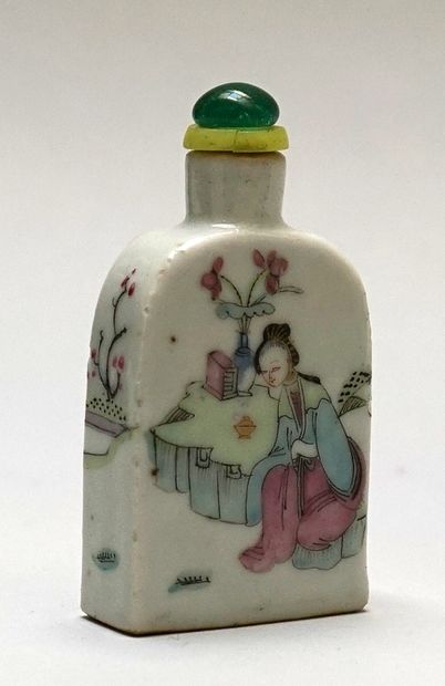 Rectangular porcelain snuffbox with 