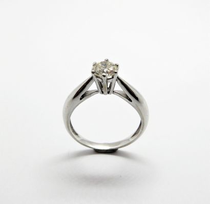RING in 18K (750/°°) white gold, set with...