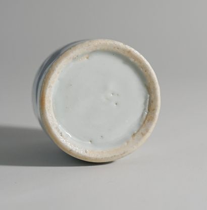 Small blue and white porcelain scholar's...