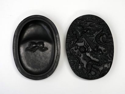 Covered inkstone with dragons and pearl in...