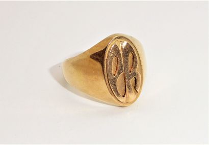 BAGUE CHEVALIERE en or jaune 18K (750/°°),...