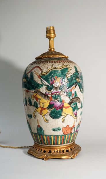 Nanking porcelain vase with horsemen decoration,...