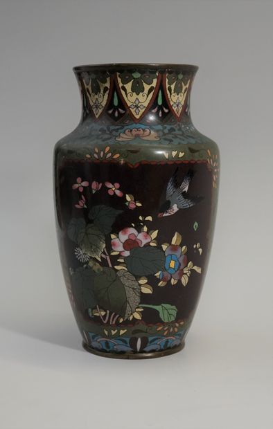 Vase in cloisonné enamel decorated with flowers,...