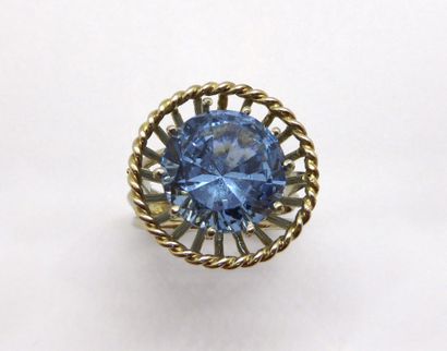 BAGUE en or blanc 18k (750/°°) ornée d'une...