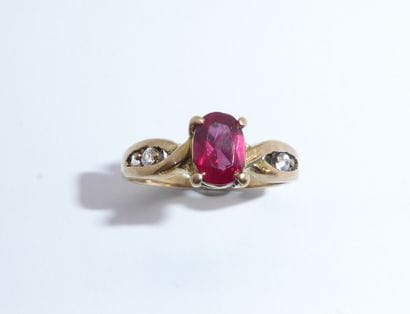 RING in 18K yellow gold (750/°°) centered...