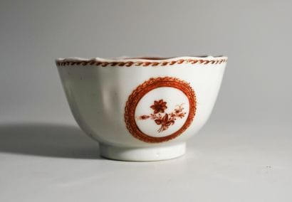 Porcelain bowl with floral decoration. Company...
