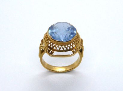 BAGUE en or jaune 18K (750/°°) ornée d'une...