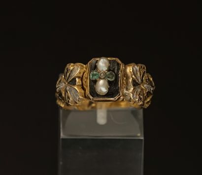 Antique ring in 14k (585/°°) gold, the ring...