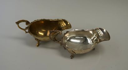 Set of 2 sauce boats, one in brass, the other...
