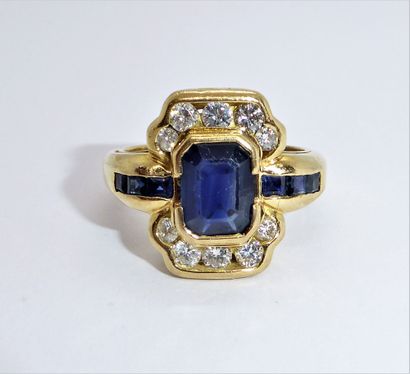 RING in 18K yellow gold (750/°°) set with...
