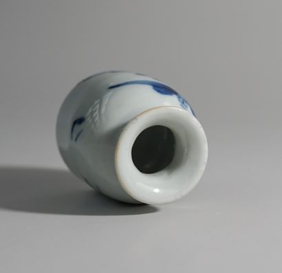 Small blue and white porcelain scholar's...