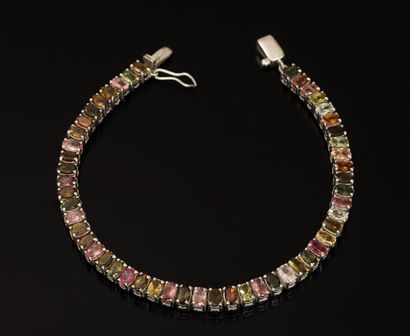 BRACELET LIGNE en argent serti de tourmalines...