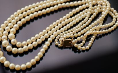 NECKLACE with 3 rows of cultured pearls in...