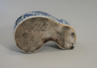 Dropper in the shape of calabash, in white...