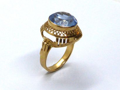 BAGUE en or jaune 18K (750/°°) ornée d'une...