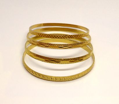 SET of 4 chased JONCS in 18K (750/°°) yellow...
