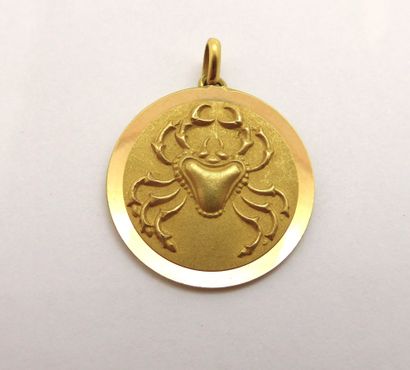 PENDENTIF en or jaune 18K (750/°°) signe...