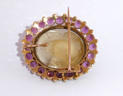18K (750/°°) yellow gold pin with a citrine...