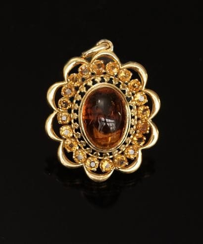 18k (750/°°) yellow gold openwork pendant,...