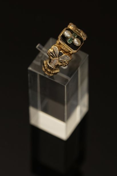 Antique ring in 14k (585/°°) gold, the ring...