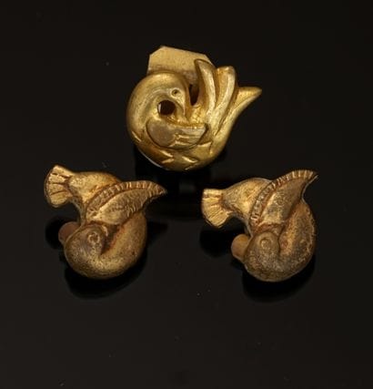 PAIR OF EAR CLIPS in gilded metal representing...