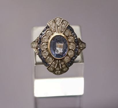 18k (750/°°) white and yellow gold marquise...