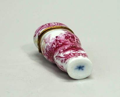 White porcelain case decorated with monochrome...