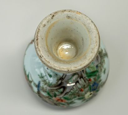 Porcelain bowl on pedestal with 