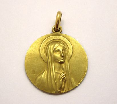 MEDAILLE religieuse en or jaune 18K (750/°°)...