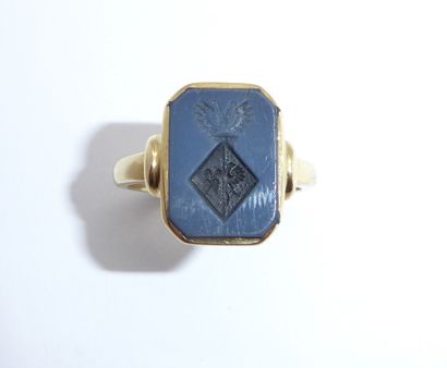 Yellow gold ring 18K (750/°°) with an intaglio...