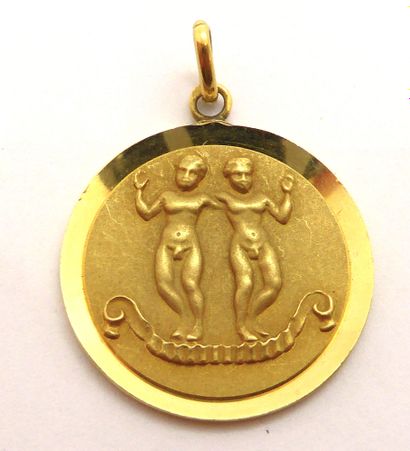 PENDENTIF en or jaune 18K (750/°°) signe...