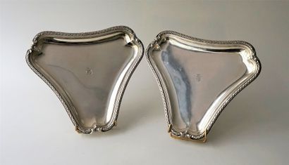 AUCOC - Pair of triangular silver display...