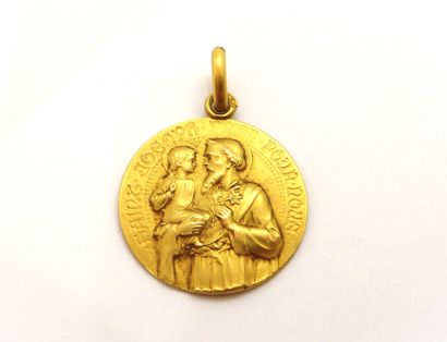MEDAILLE religieuse en or jaune 18K (750/°°)...