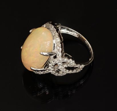 RING in 18k (750/°°) white gold, the openwork...