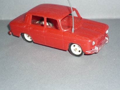 CLE Renault R8 (with towing hook)