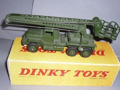 DINKY TOYS GB n°667 Missile servicing plateform...