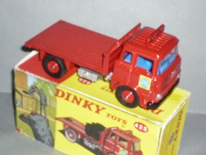 DINKY TOYS GB n°425 (missing coal bags)
