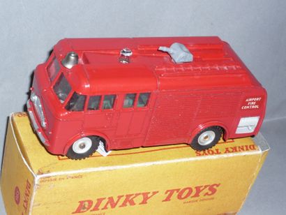DINKY TOYS GB n°259 Fire engine water hose...