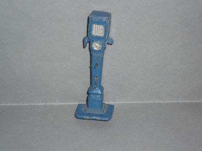 DINKY TOYS n°49B Double flow gasoline pump...