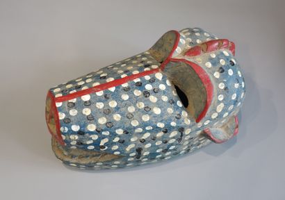 Masque de Hyène en bois polychrome réhaussé...
