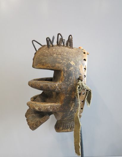 Masque de guerrier

bois à patine croûteuse

Style...