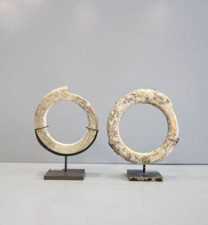 Paire de bracelets en coquillage.

Thaïlande,...