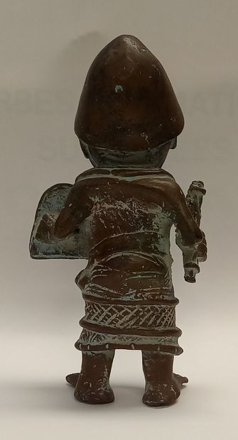 Personnage présentant un guerrier avec bouclier,...